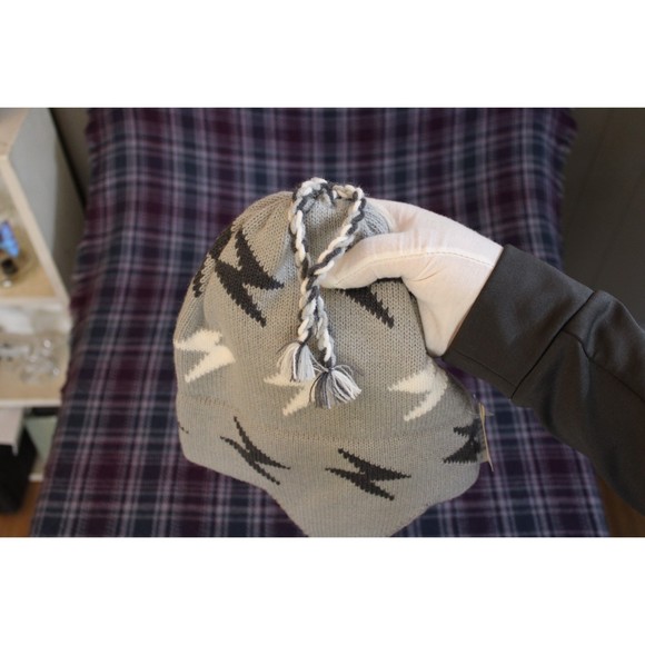 Vintage NWT The Mews Made in USA Acrylic Winter Cap - Picture 10 of 11